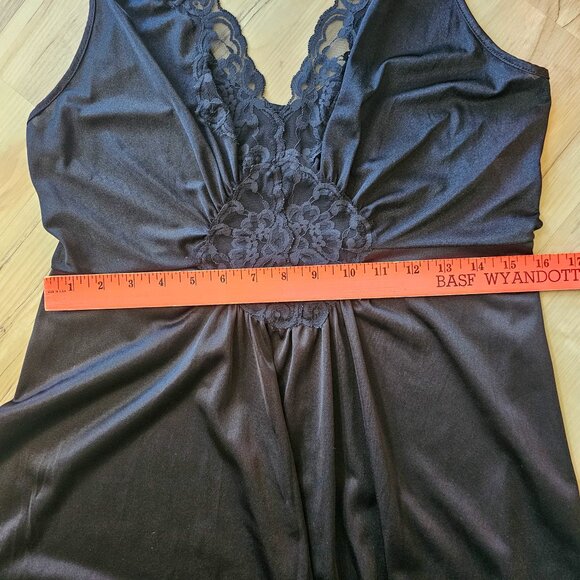VNT Vanity Fair Lace Inset Black Olga Style Lingerie Long Sweeping Hem Size XL - Picture 10 of 11